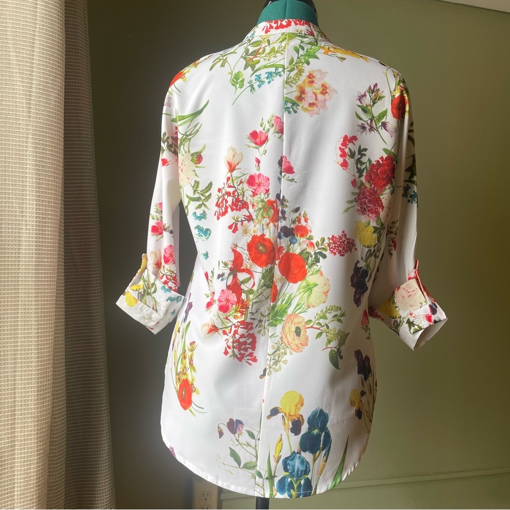 White 3/4 Sleeve Buttoned Blouse with Mandarin Collar - Picture 2 of 4
